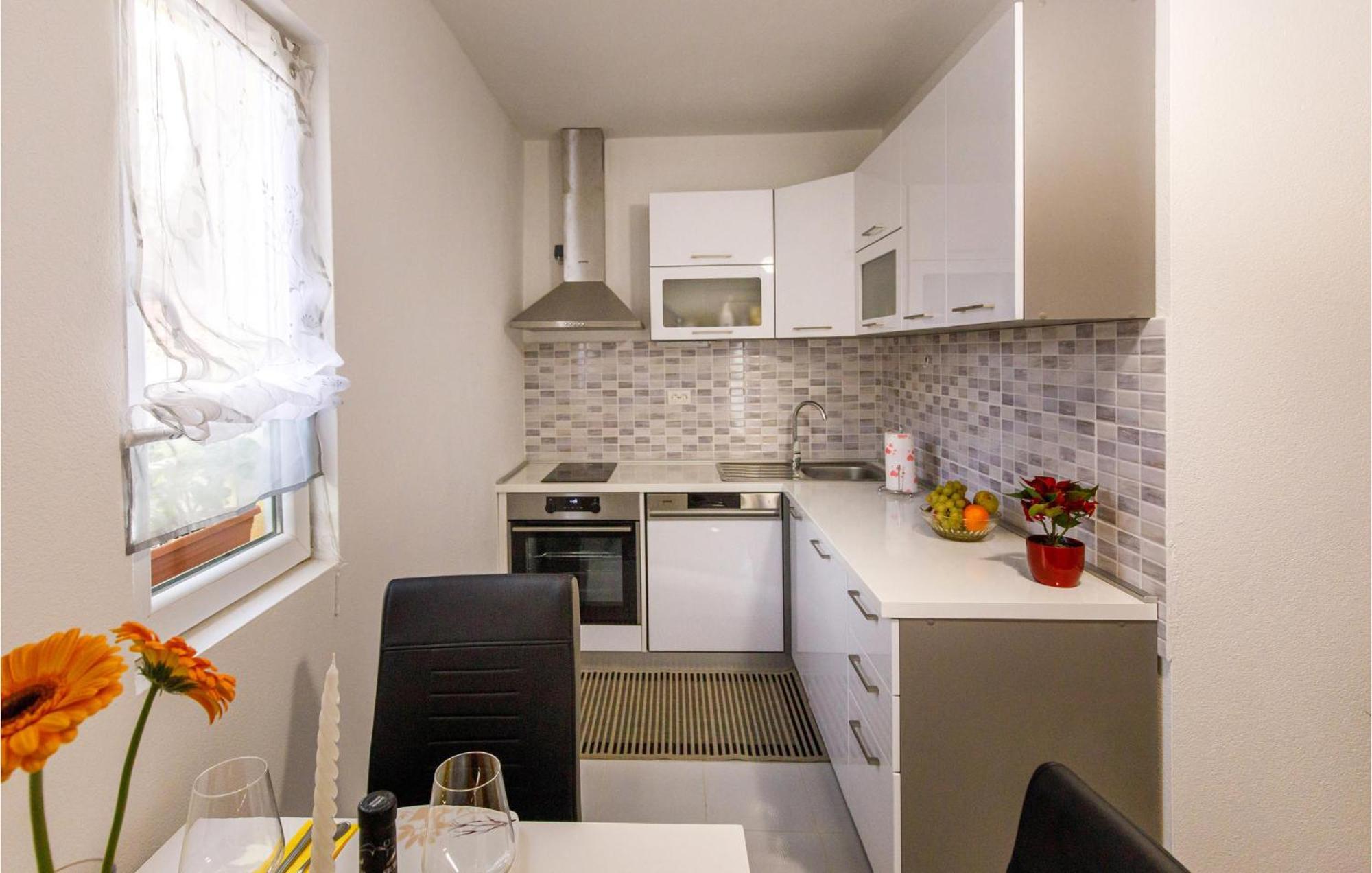 Gorgeous Home In Knin With Kitchen Kovacic Экстерьер фото