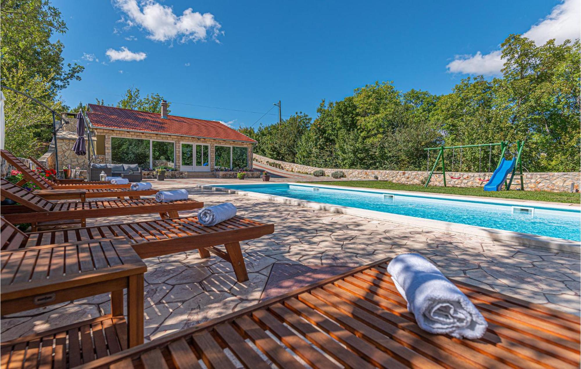 Gorgeous Home In Knin With Kitchen Kovacic Экстерьер фото