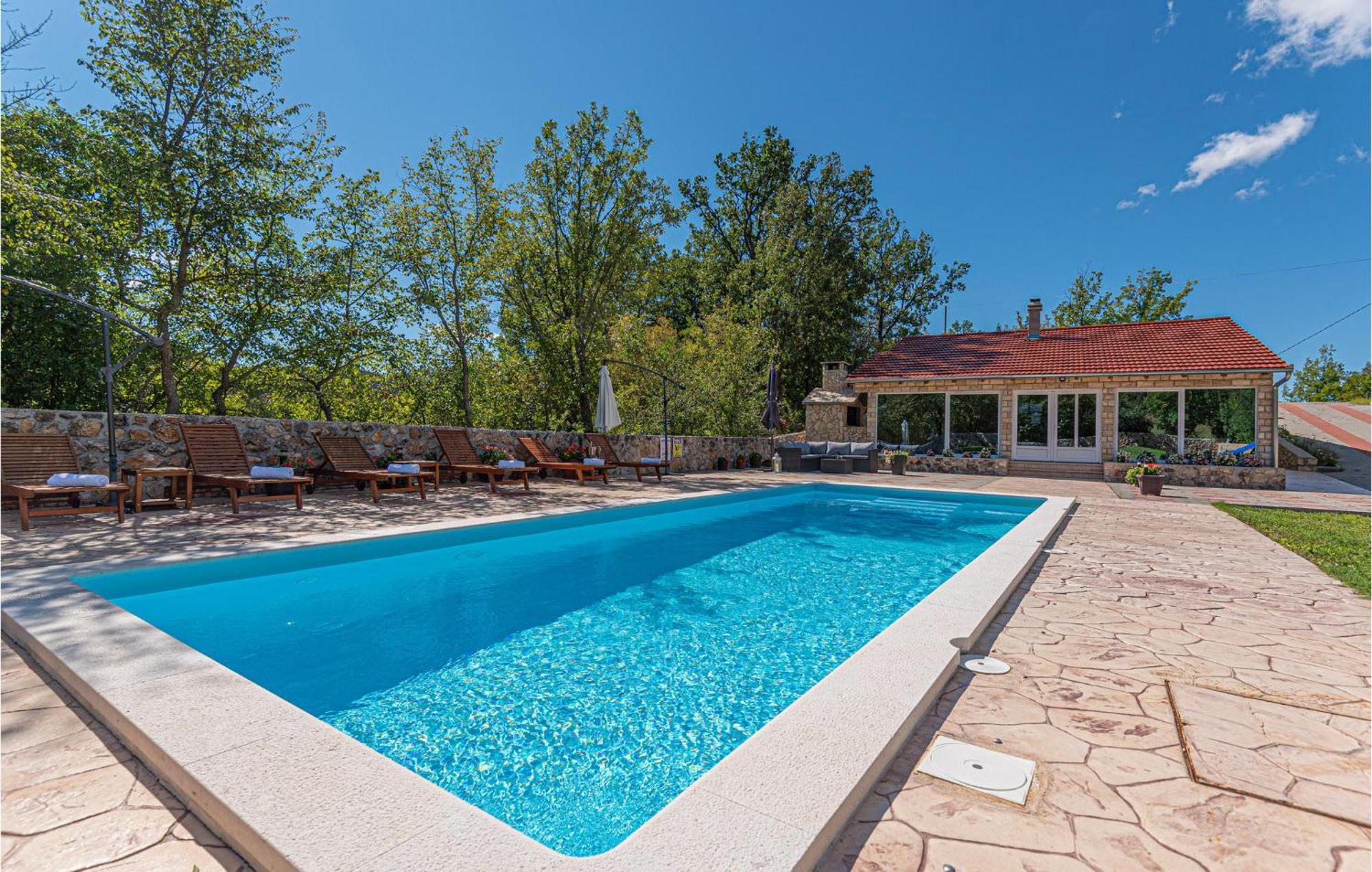 Gorgeous Home In Knin With Kitchen Kovacic Экстерьер фото