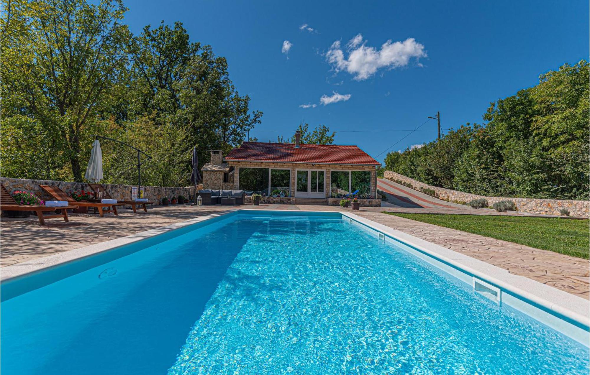 Gorgeous Home In Knin With Kitchen Kovacic Экстерьер фото