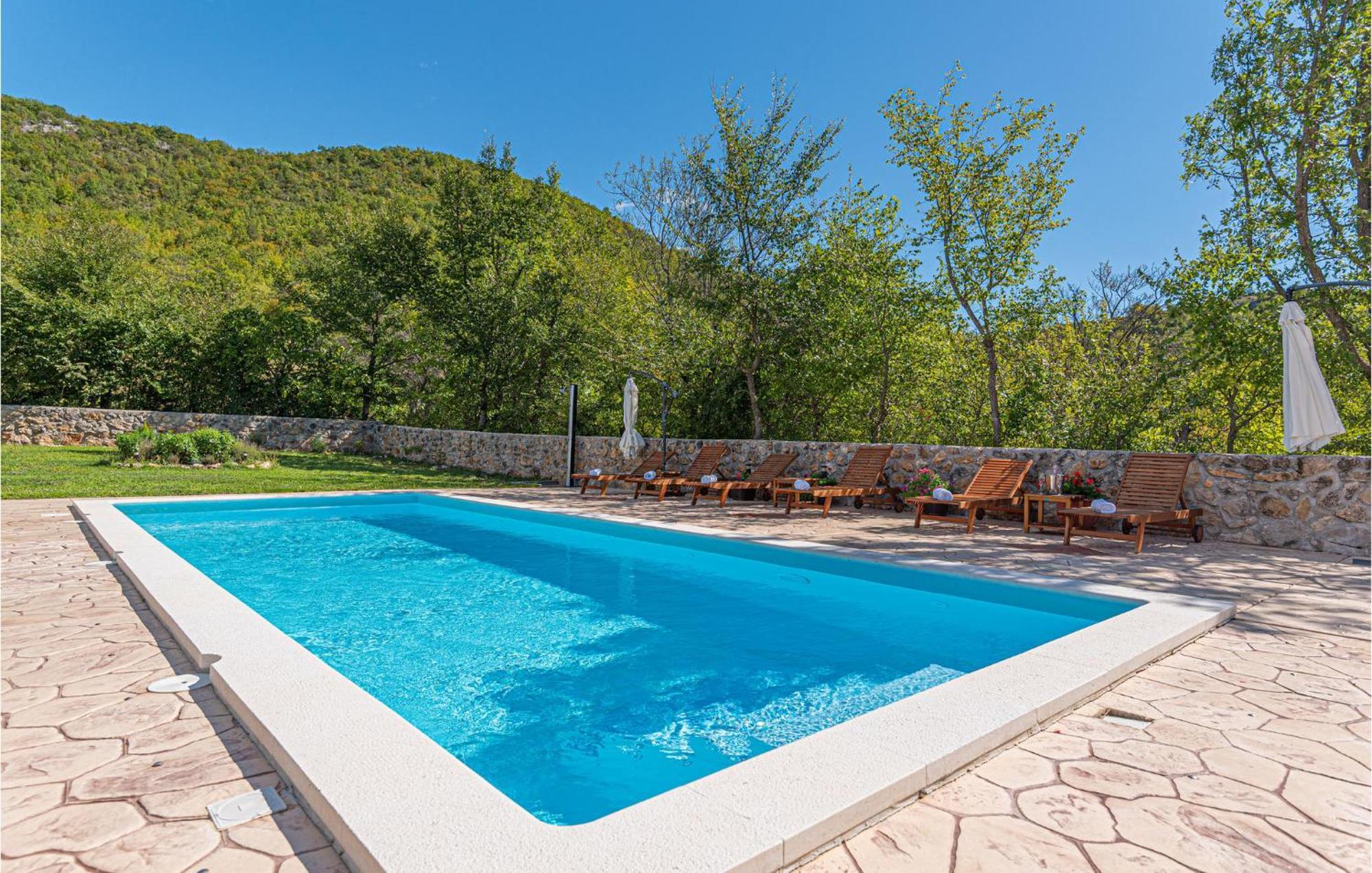 Gorgeous Home In Knin With Kitchen Kovacic Экстерьер фото