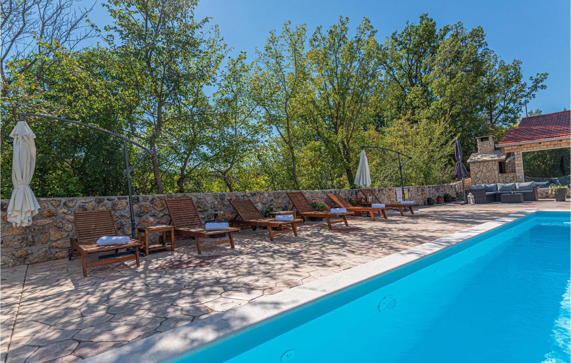 Gorgeous Home In Knin With Kitchen Kovacic Экстерьер фото